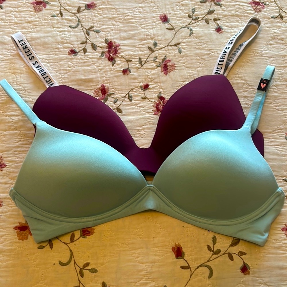 Lot of 2 (1 NWOT)VICTORIA’S SECRET No Wire Padded BRAS 34C💝Burgundy & Soft Green